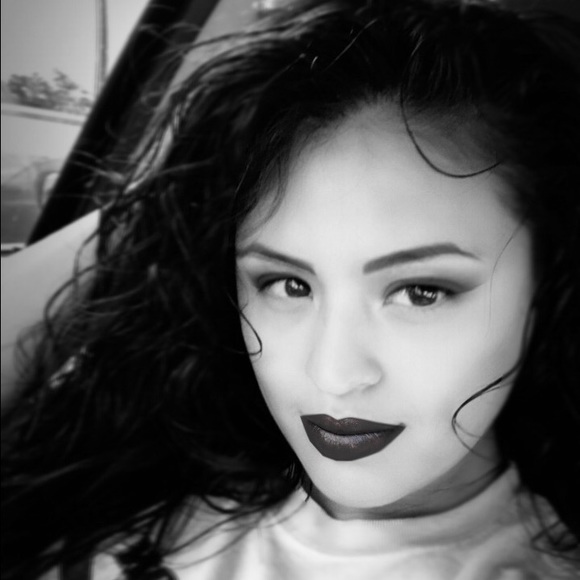 Profile Picture of Itzel Hernandez (@hernitz92) on Poshmark