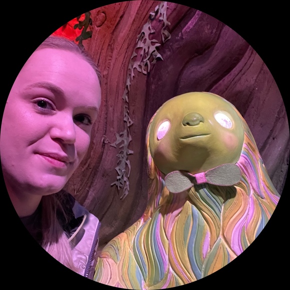 Profile Picture of Erika Halvorson (@elhodges2191) on Poshmark