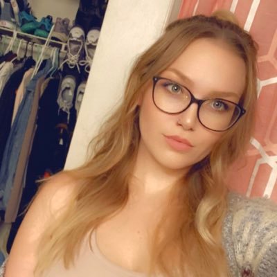 Profile Picture of Taylor McWilliams (@yourwhitethighs) on Twitter