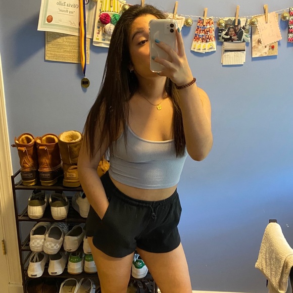 Profile Picture of Olivia Zullo (@oliviaz16) on Poshmark