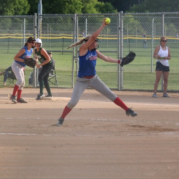 Kaitlyn Geschwill - Poshmark Profile Picture of Kaitlyn Geschwill (@k_geschwill) on Poshmark