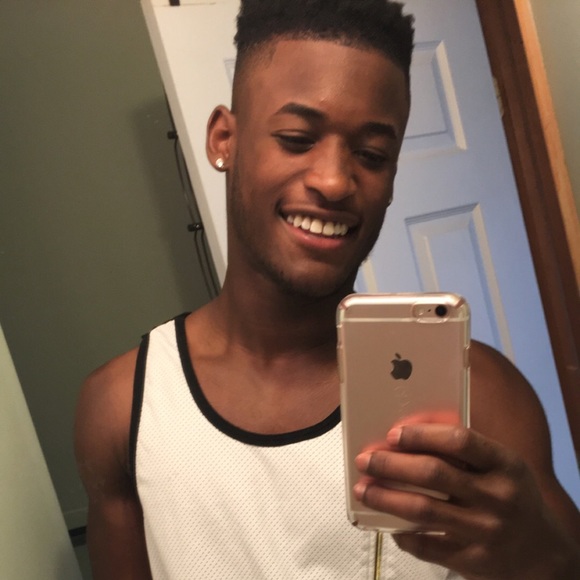 Profile Picture of Steven Bowen (@lilprodigy115) on Poshmark