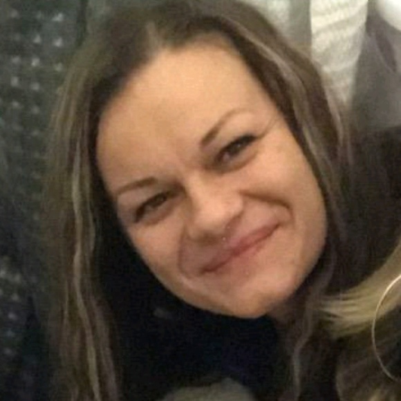Profile Picture of Shelly Klier (@shellyklier) on Poshmark