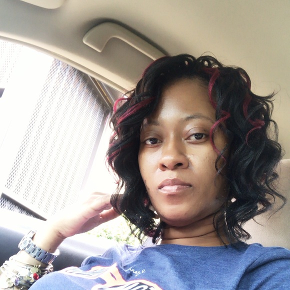 Profile Picture of Chalonda Otis (@loveable41) on Poshmark