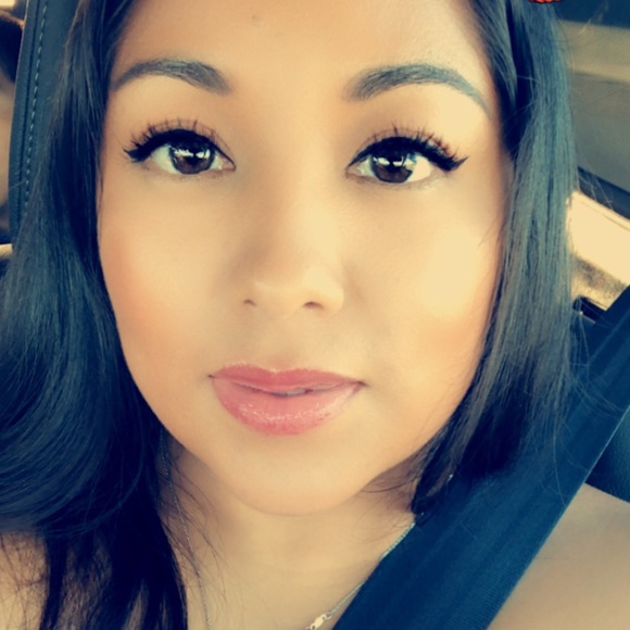 Profile Picture of Gloria Espinoza (@gni2827) on Poshmark