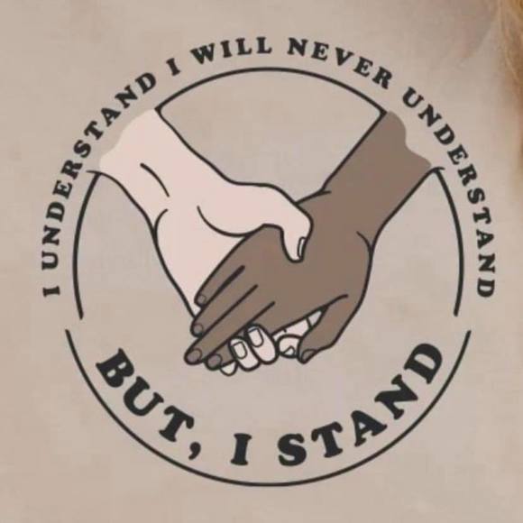 Profile Picture of Robin Luna (@robinl13) on Poshmark