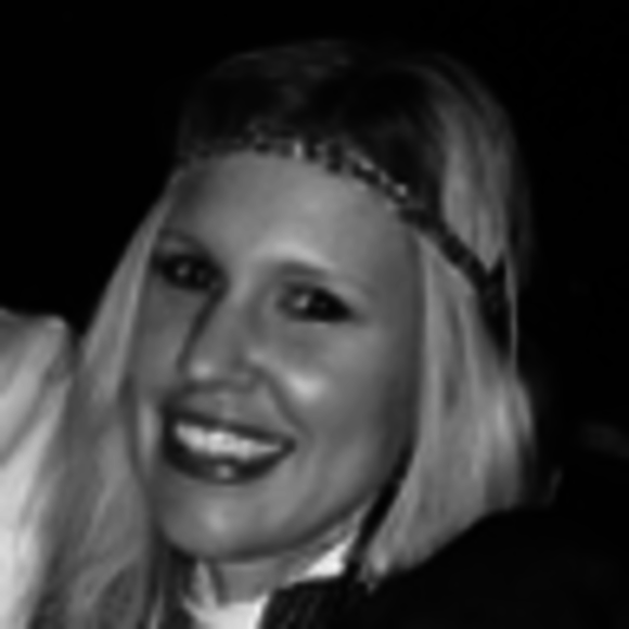 Profile Picture of Gretchen Andersen (@gandersen326) on Poshmark