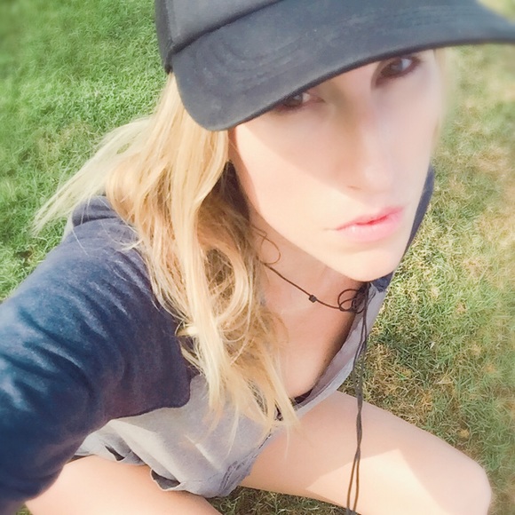 Alicia Degrazio - Poshmark Profile Picture of Alicia Degrazio (@aliciadegrazio) on Poshmark