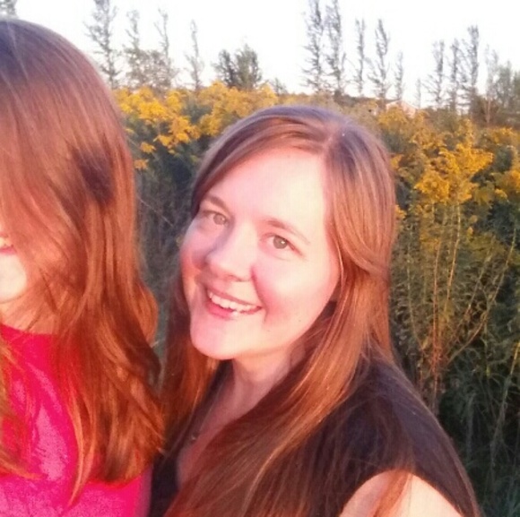 Profile Picture of April Byron (@aprillb3) on Poshmark