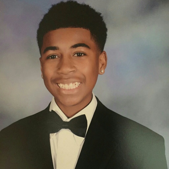 Profile Picture of Andre Hubbard (@thyrealandre) on Poshmark
