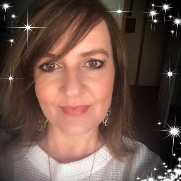 Profile Picture of Mandy Jones (@craftymandy76) on Poshmark