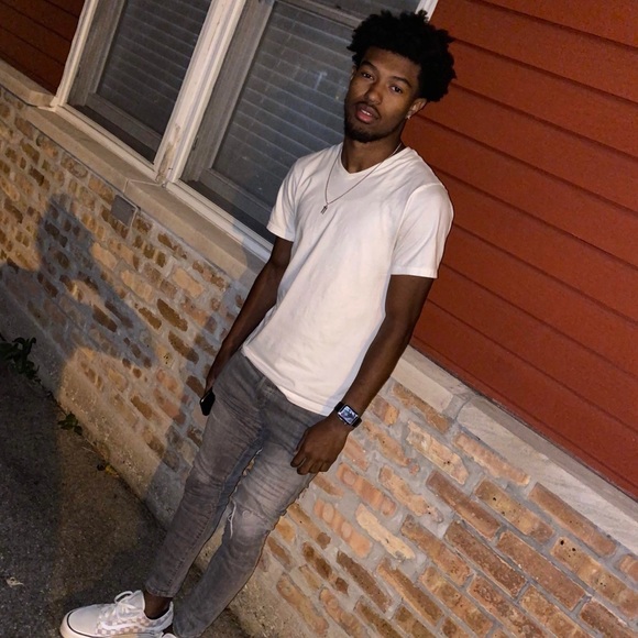 Profile Picture of Kenton Wright (@kentonwright) on Poshmark