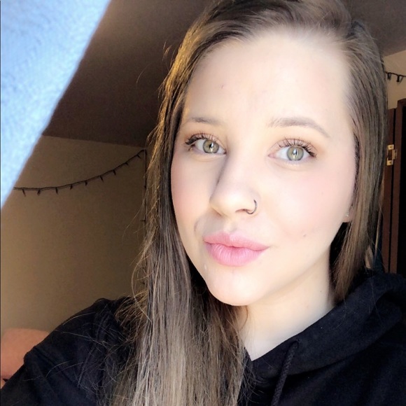 Profile Picture of Audrey Barrett (@audjbarrett0408) on Poshmark