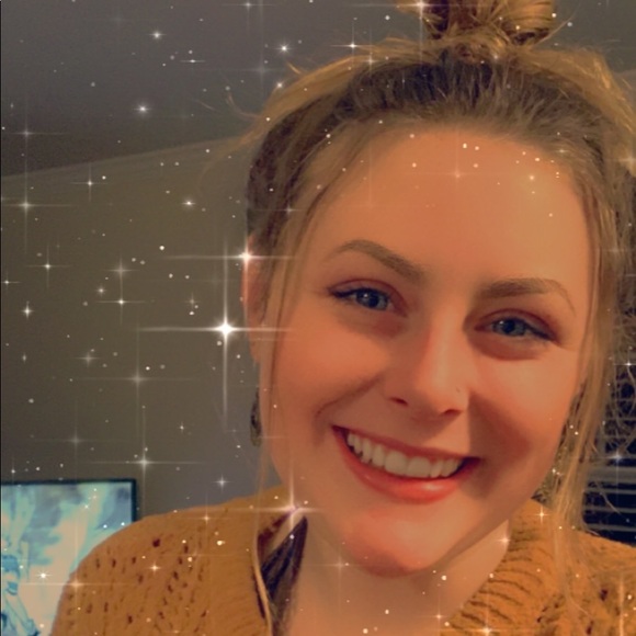 Samantha Melchionne - Poshmark Profile Picture of Samantha Melchionne (@sammelchionne) on Poshmark