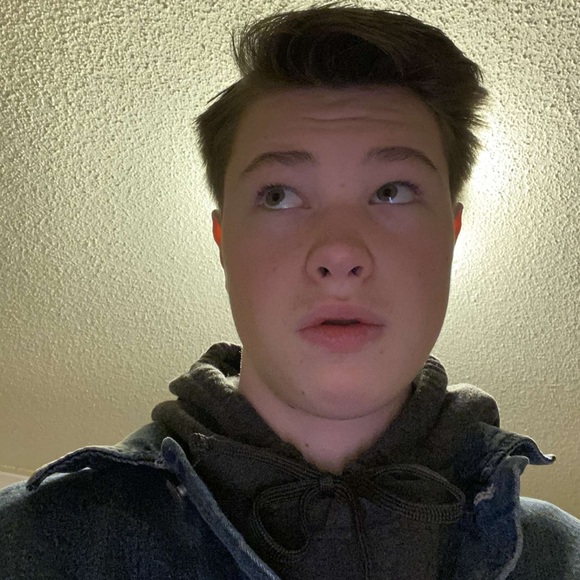 Profile Picture of Dustin Haugen (@dustinhaugen) on Poshmark