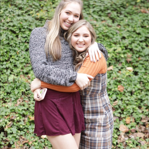 Profile Picture of Megan Scharbert (@mscharbz) on Poshmark