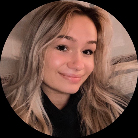 Profile Picture of Madi Schauer (@madischauer152) on Poshmark