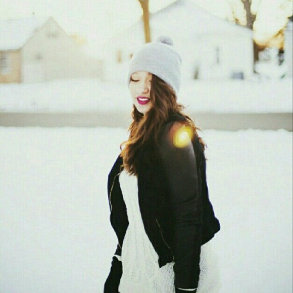 Profile Picture of Alysia Hjelte (@alysiahjelte) on Poshmark