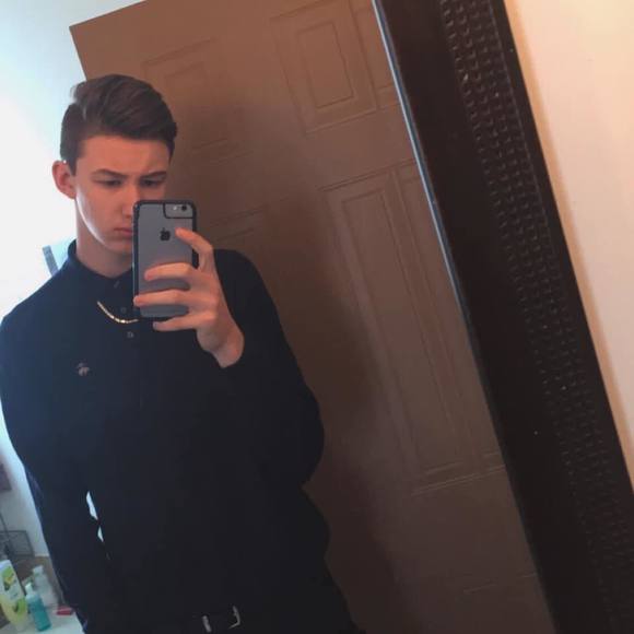 Nathan Michaud-auger - Poshmark Profile Picture of Nathan Michaud-auger (@nathanmichau282) on Poshmark