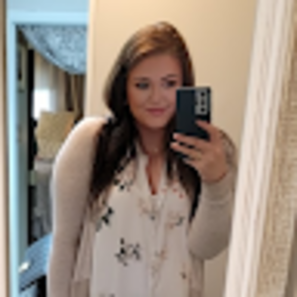 Profile Picture of Diana Slager (@dianaslager) on Poshmark