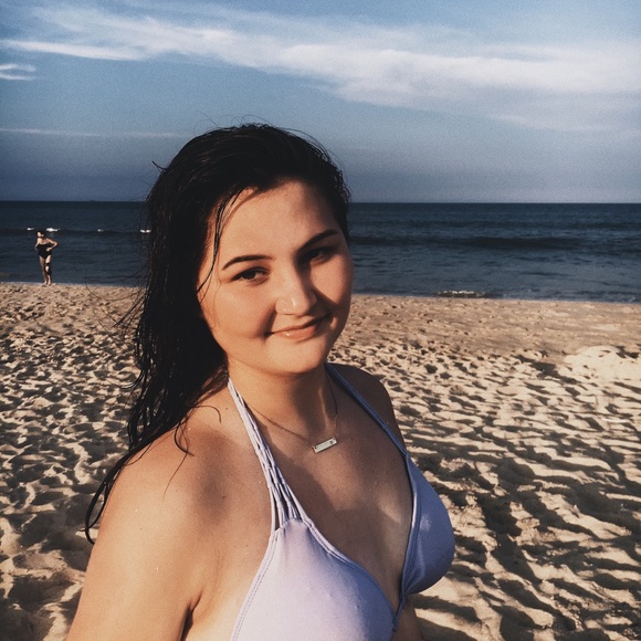 Profile Picture of Kenna Farrand (@kennafarrand) on Poshmark