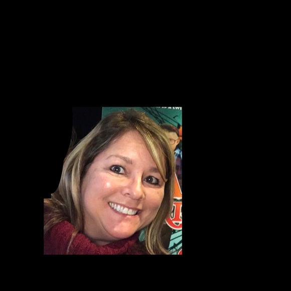 Profile Picture of Shelley Fraley (@sfraley10) on Poshmark