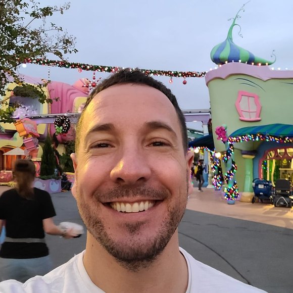 Profile Picture of Aaron Schiefelbein (@melaaron8681) on Poshmark