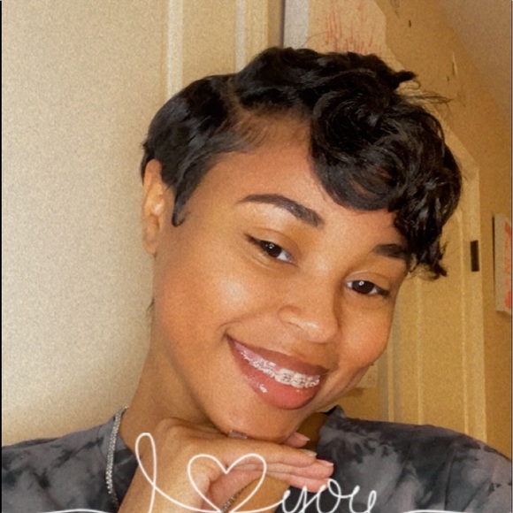 Profile Picture of Dionna Mcgluen (@dionlashay) on Poshmark