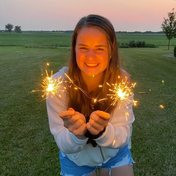 Profile Picture of Marylee Orman (@maryleeorman) on Poshmark