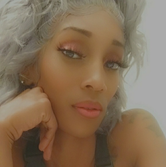 Profile Picture of Parissa Randall (@fashionablover) on Poshmark