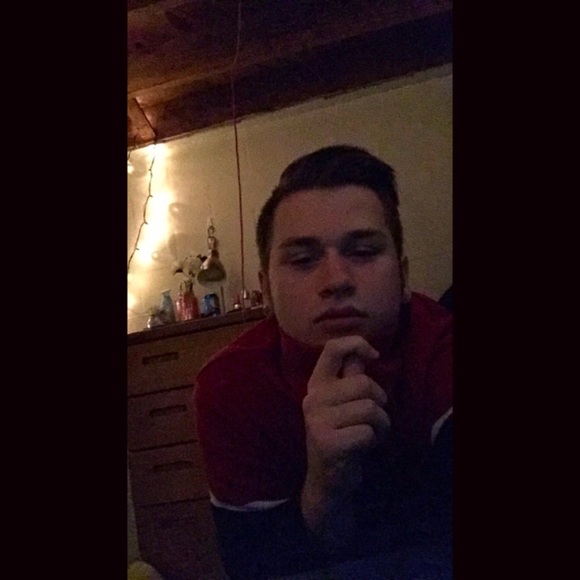 Profile Picture of Thomas Vickovic (@thomasvic) on Poshmark