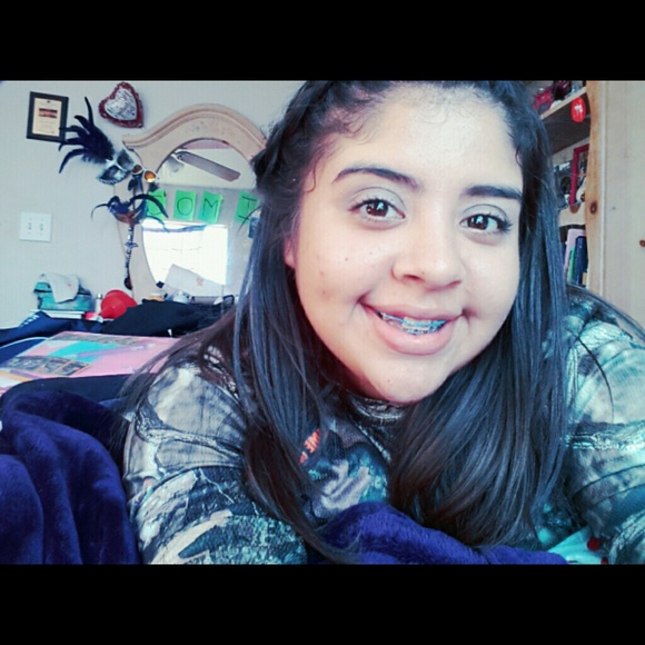 Profile Picture of Dazi Morales (@dazi18) on Poshmark