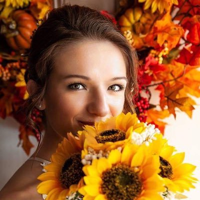 Profile Picture of Leah Winstead Thompson (@_LeahEve_) on Twitter
