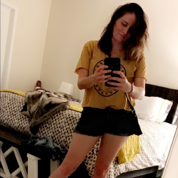 Profile Picture of Gabrielle Ullrich (@gcullrich) on Poshmark