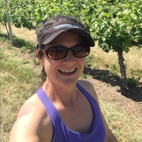 Profile Picture of Jodi James (@kona2001) on Poshmark
