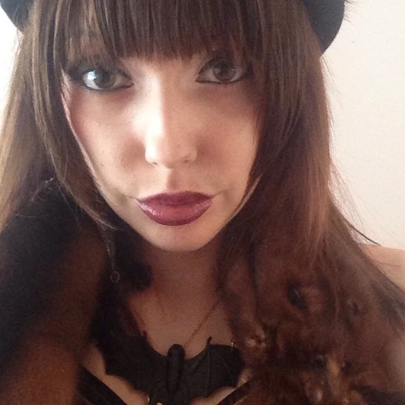 Profile Picture of Stacey Wiley (@slasher666) on Poshmark