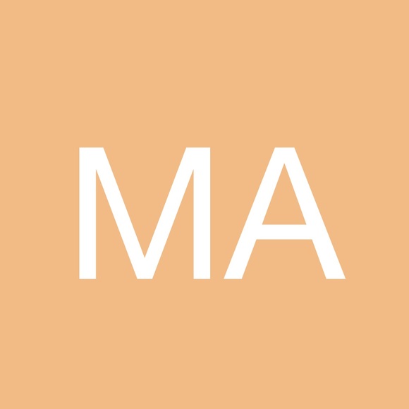 Profile Picture of Mya Armentor (@myaarmentor) on Poshmark