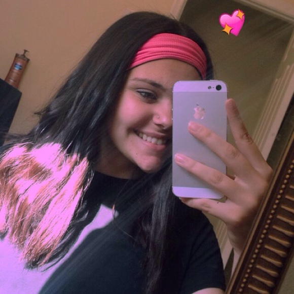 Profile Picture of Jazmyn Eales (@jadedjazmynnn) on Poshmark