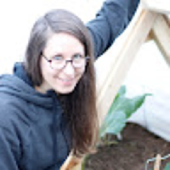 Profile Picture of Betty Dunajski (@bettydunajski) on Poshmark