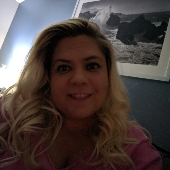 Profile Picture of Wendy Stepansky (@02wendys) on Poshmark