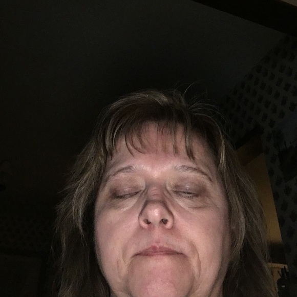 Profile Picture of Elizabeth Read (@bettybill15) on Poshmark