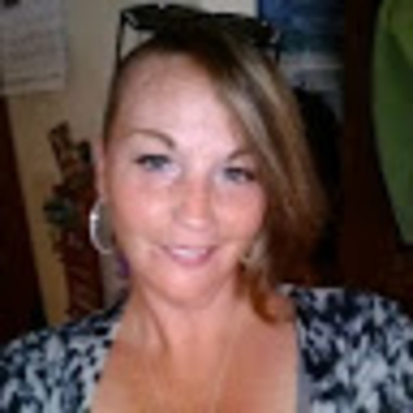 Profile Picture of Andrea Ditty (@ditty_andrea) on Poshmark