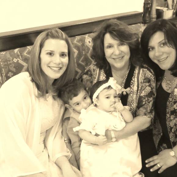 Profile Picture of Terrie Stefanakis (@tstefanakis52) on Poshmark