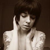Profile Picture of Emily Larsen (@emilyjustlarsen) on Youtube