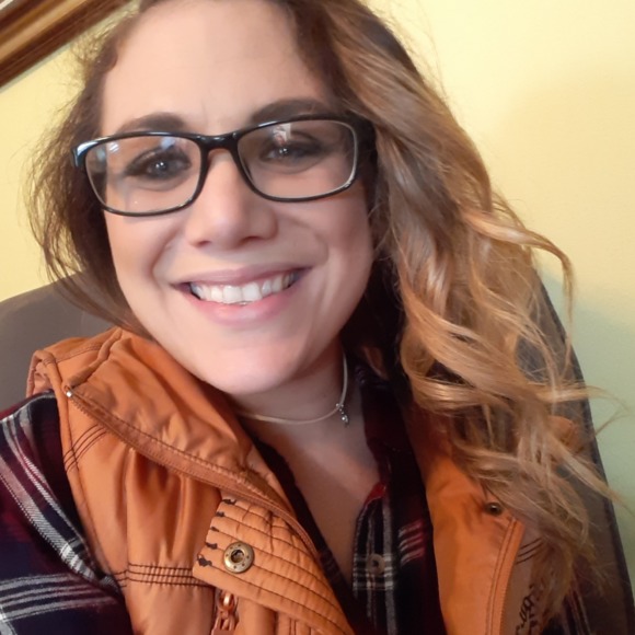 Profile Picture of Stacey Mullins (@lollar915) on Poshmark