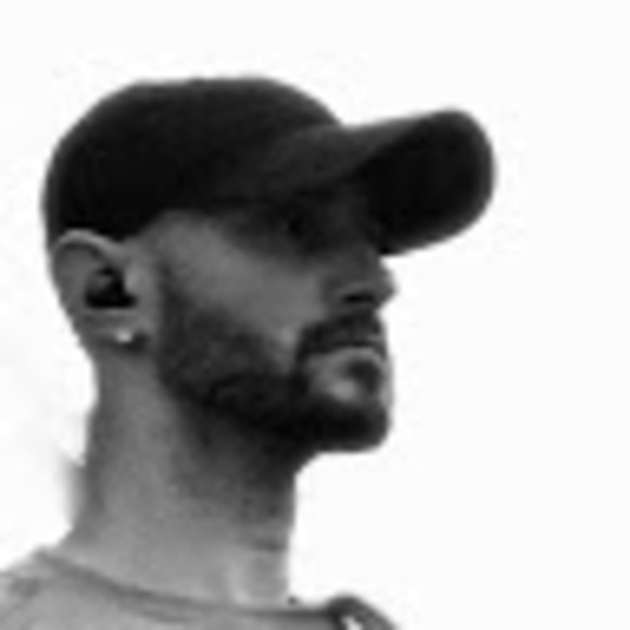 Profile Picture of Chris Vives (@cdvives) on Poshmark