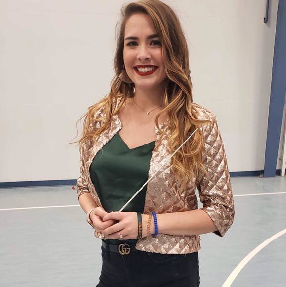 Profile Picture of Maddie Alello (@maddiealello) on Poshmark