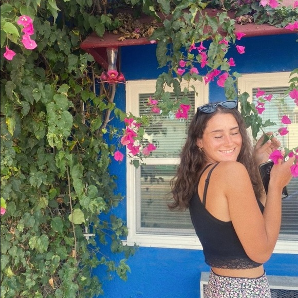 Profile Picture of Teresa Blotner (@teresablotner) on Poshmark