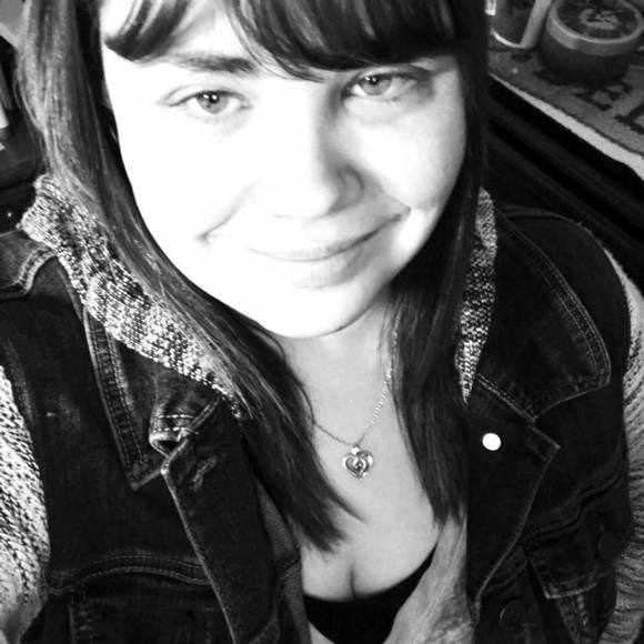 Profile Picture of Kim Lerch (@kim_lerch) on Poshmark