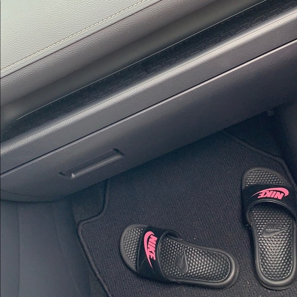 Profile Picture of Crystal Paneto (@crystal55507) on Poshmark